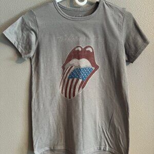 Women's Rolling Stones Graphic T-shirt Size Small Gray Stars and Stripes Tongue